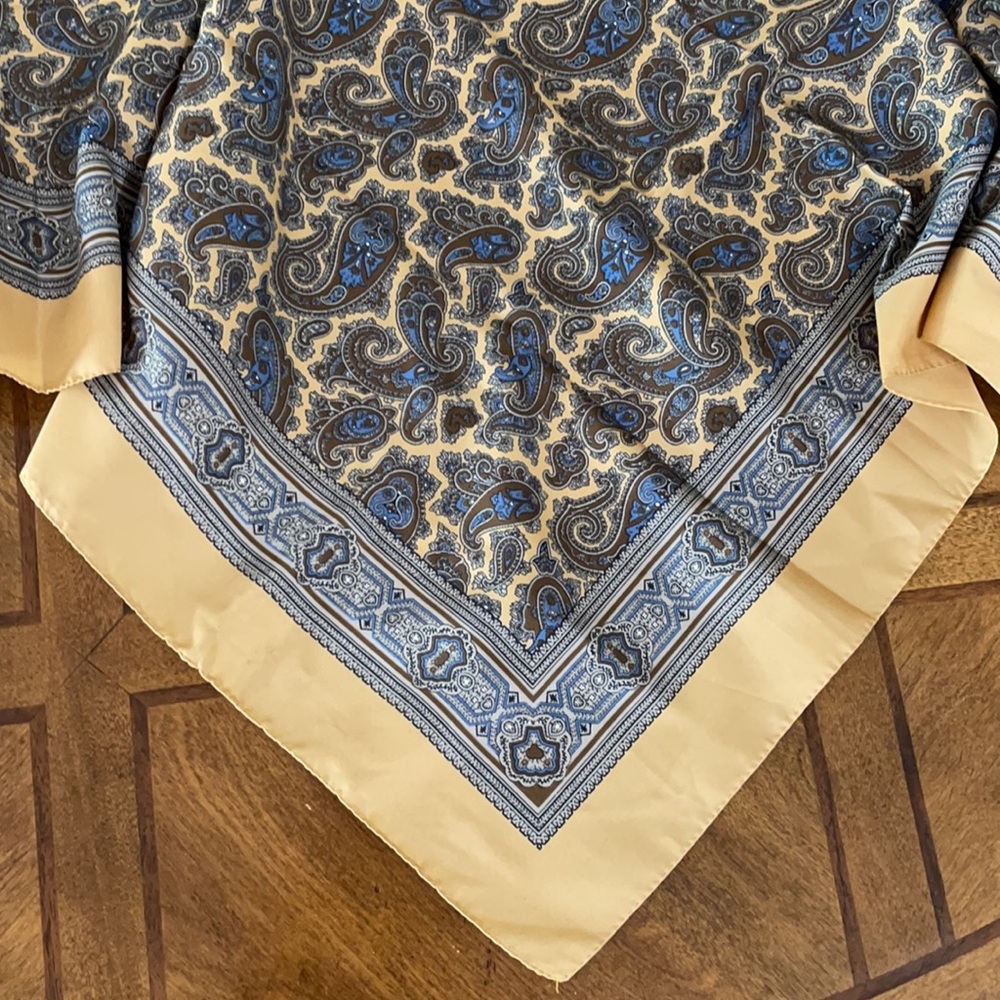 # The Rack Scarf. - Picture 2 of 9